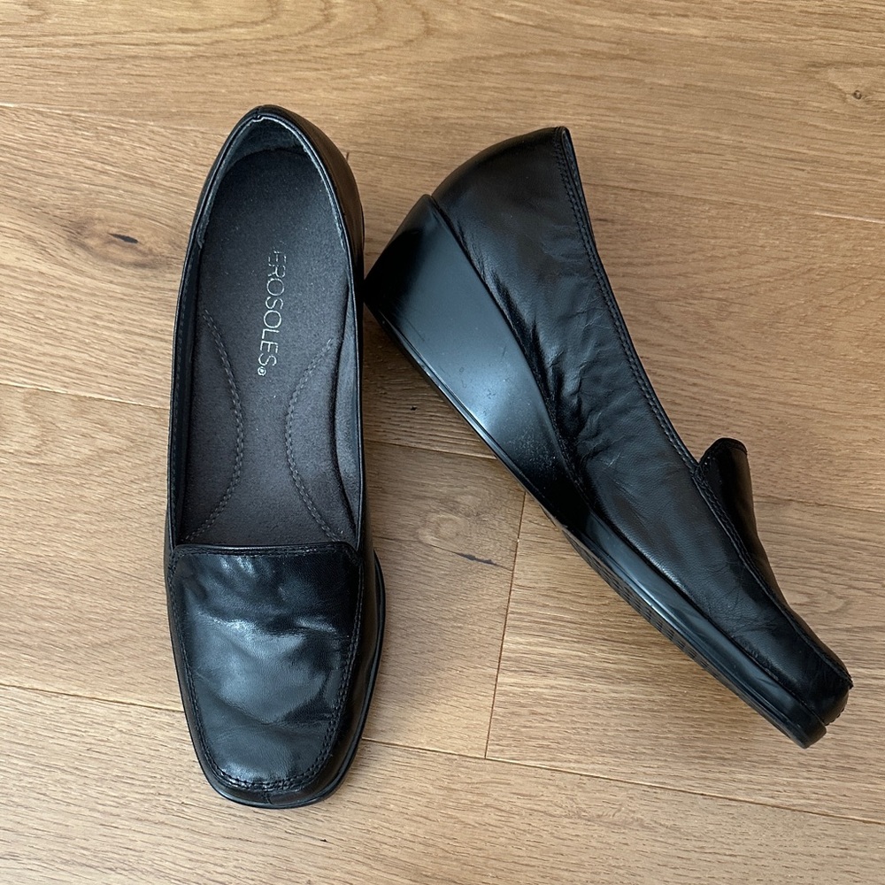 AEROSOLES Final Exam Women's Sleek Black Flats size 8 EUC!!